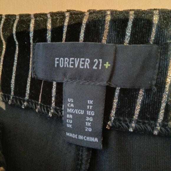 Forever 21 Two Piece Set Crop Top Wide Leg Pants 1X/2X Black Velvet Gold Stripe - Picture 9 of 16